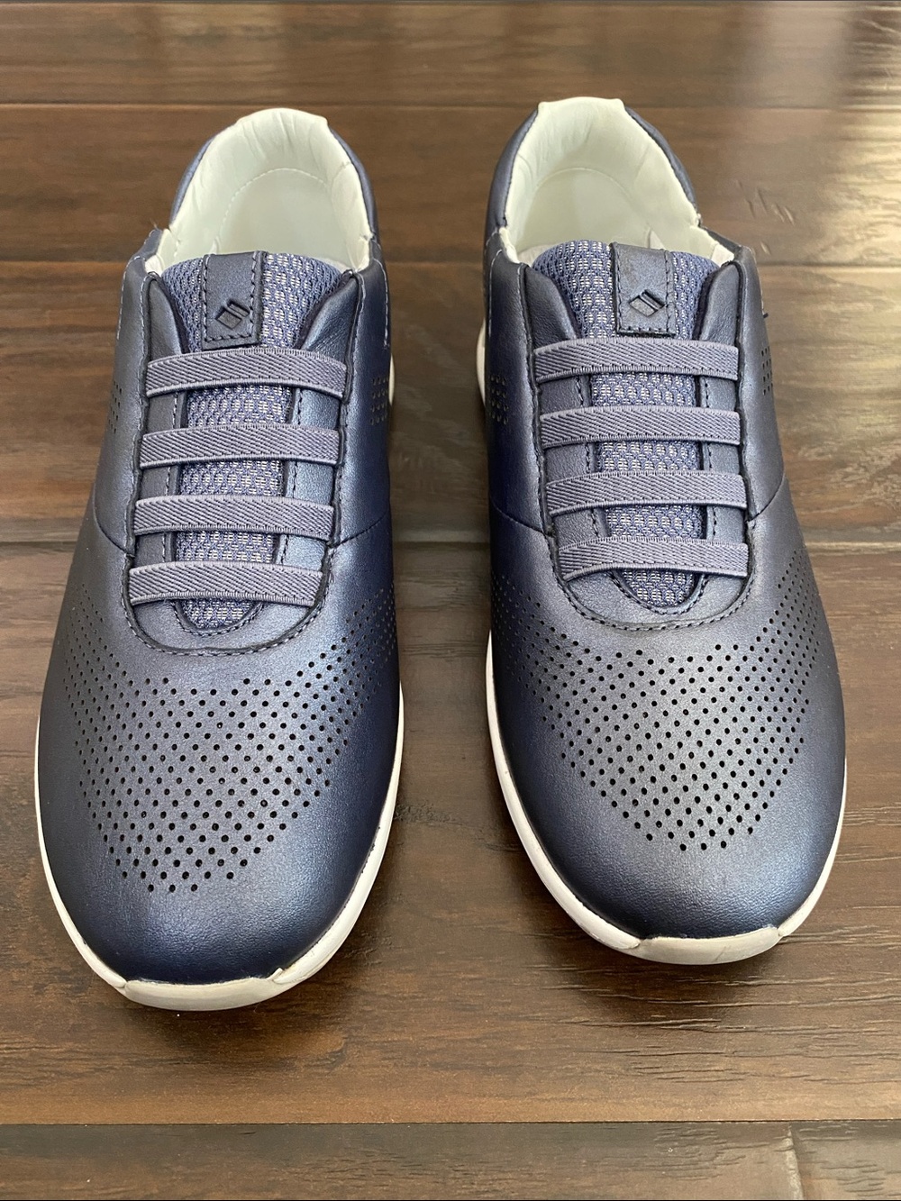 Kizik Atlanta Navy lace up sneakers women’s size 6.5 - Picture 3 of 8